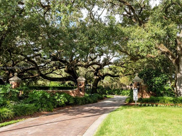 2913 Myrtle Oak Cir, Davie FL 33328