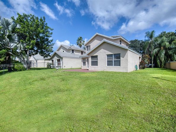 2913 Myrtle Oak Cir, Davie FL 33328