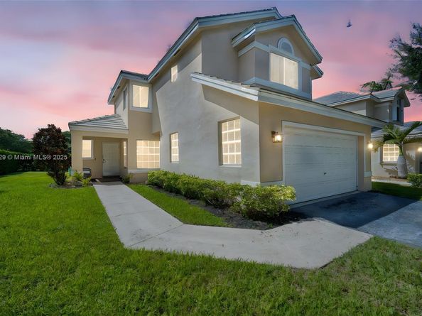 2913 Myrtle Oak Cir, Davie FL 33328