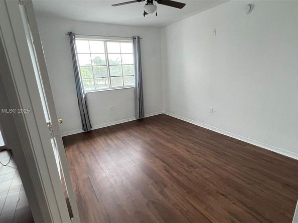 711 SW 111th Way 301, Pembroke Pines FL 33025