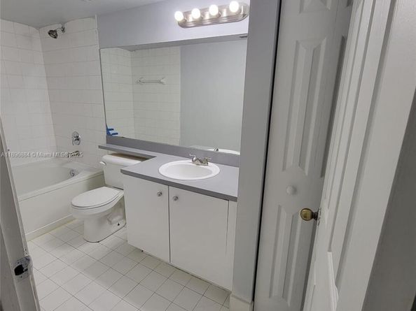 711 SW 111th Way 301, Pembroke Pines FL 33025