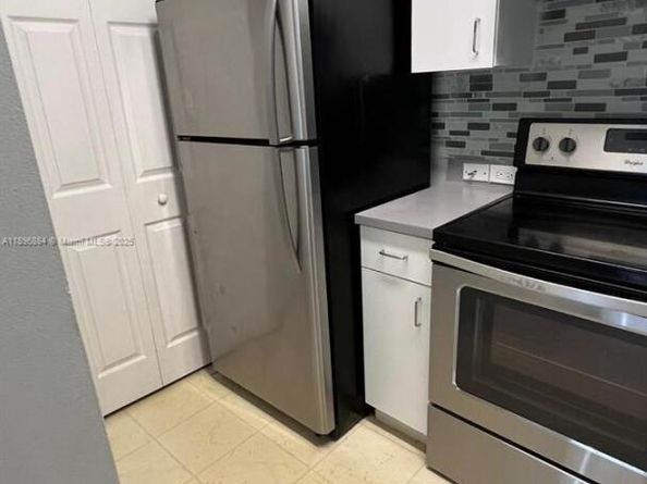 711 SW 111th Way 301, Pembroke Pines FL 33025