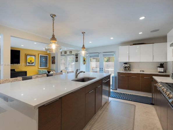 1200 SW 18th St, Miami FL 33145