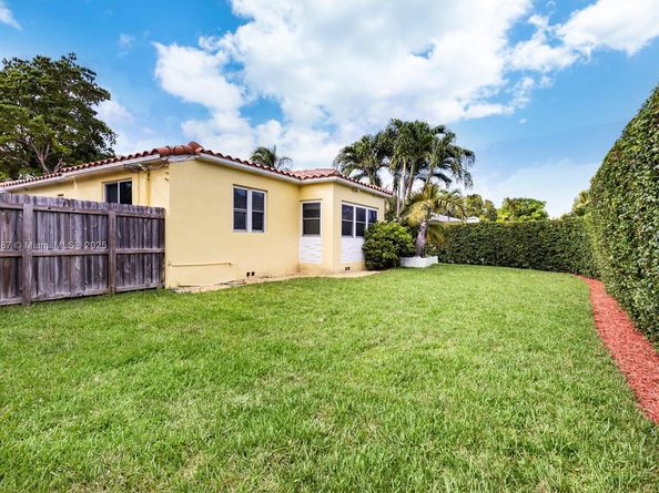 1200 SW 18th St, Miami FL 33145