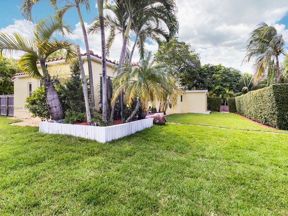 1200 SW 18th St, Miami FL 33145