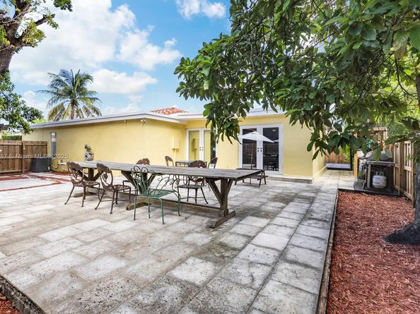 1200 SW 18th St, Miami FL 33145