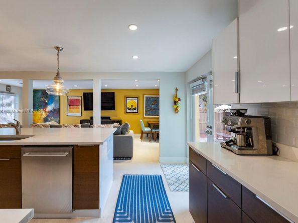 1200 SW 18th St, Miami FL 33145