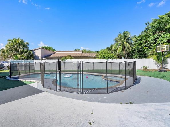 8555 NW 25th Pl, Coral Springs FL 33065