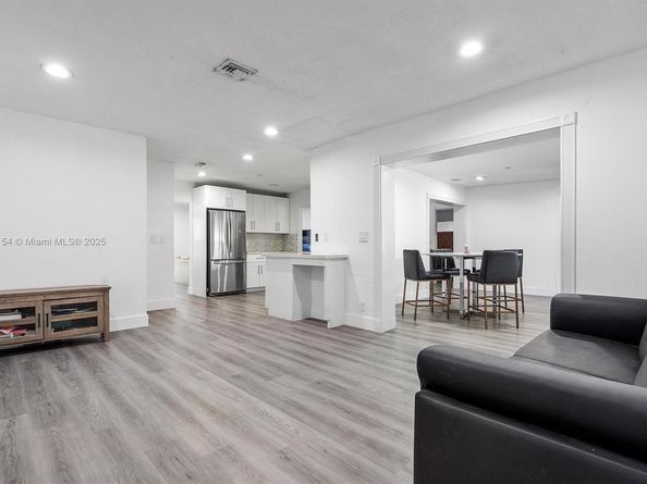 8555 NW 25th Pl, Coral Springs FL 33065