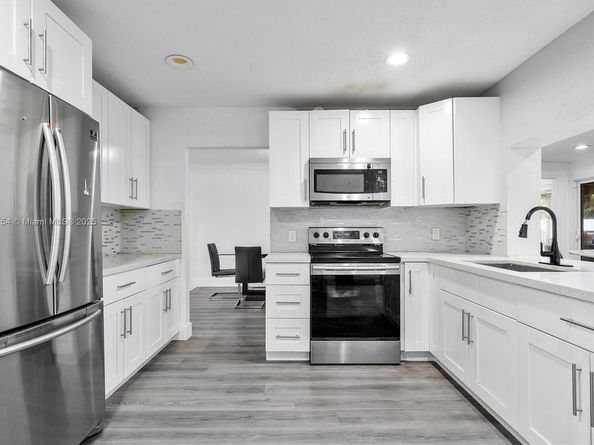 8555 NW 25th Pl, Coral Springs FL 33065