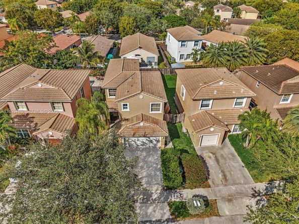 2027 SE 12th St, Homestead FL 33035