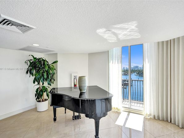 100 S Birch Rd 906B, Fort Lauderdale FL 33316