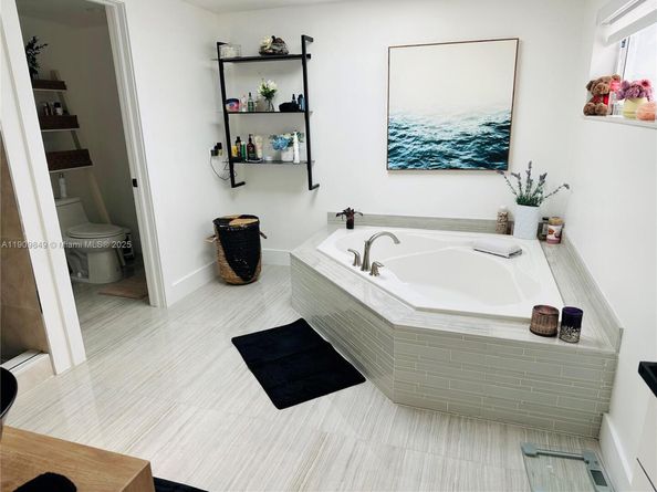 1940 NE 186th Dr, North Miami Beach FL 33179