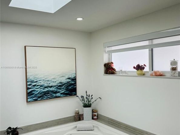 1940 NE 186th Dr, North Miami Beach FL 33179