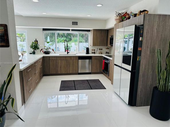 1940 NE 186th Dr, North Miami Beach FL 33179