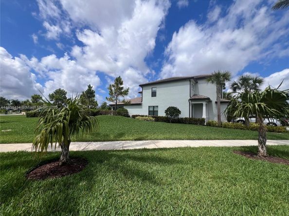 2814 Primrose Pl, Oakland Park FL 33309