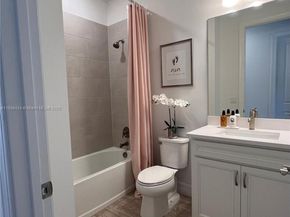 2814 Primrose Pl, Oakland Park FL 33309