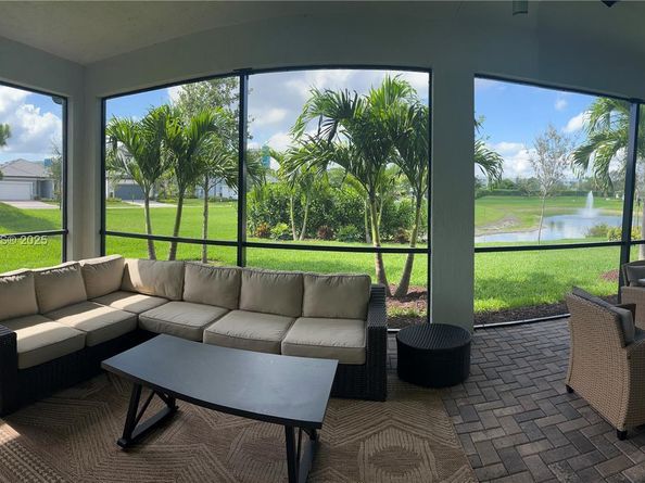 2814 Primrose Pl, Oakland Park FL 33309