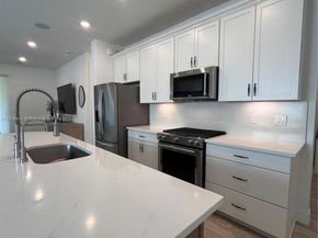 2814 Primrose Pl, Oakland Park FL 33309