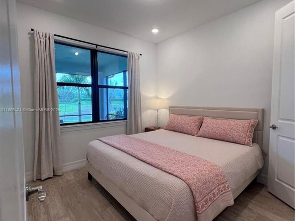 2814 Primrose Pl, Oakland Park FL 33309