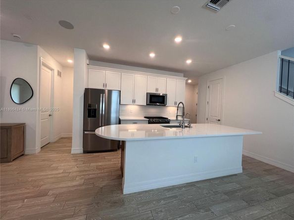 2814 Primrose Pl, Oakland Park FL 33309