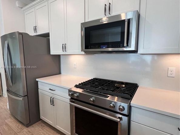 2814 Primrose Pl, Oakland Park FL 33309