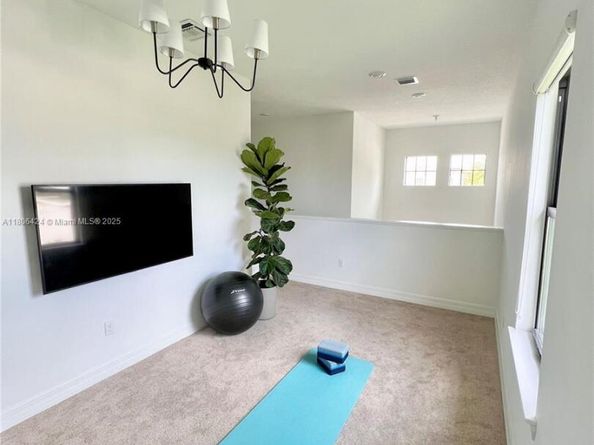 2814 Primrose Pl, Oakland Park FL 33309