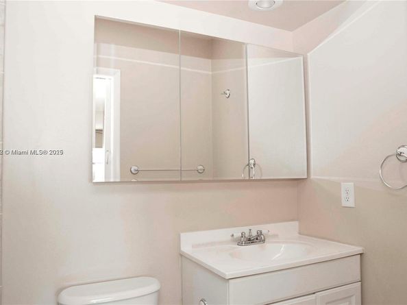 270 Layne Blvd 305, Hallandale Beach FL 33009