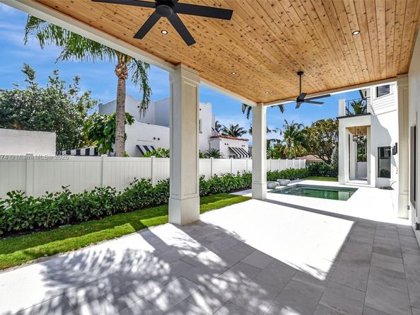 371 E Lakewood Rd, West Palm Beach FL 33405