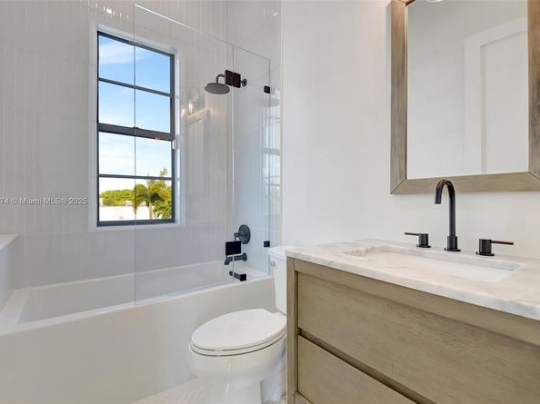 371 E Lakewood Rd, West Palm Beach FL 33405