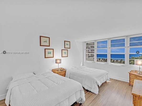 100 Lincoln Rd, Miami Beach FL 33139