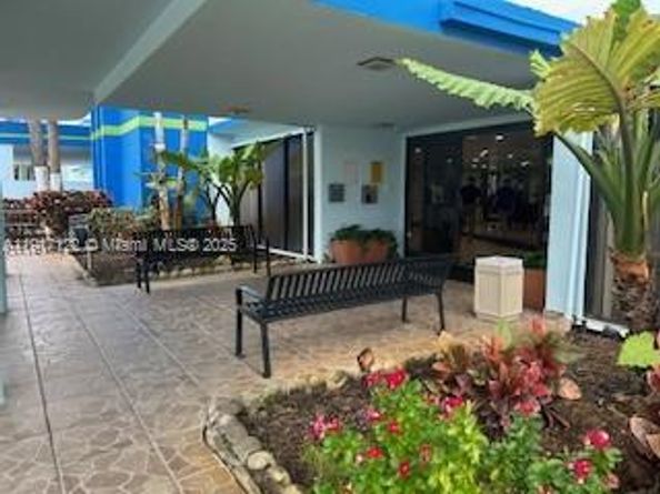 4001 Hillcrest Dr 416, Hollywood FL 33021