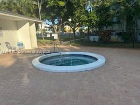 4001 Hillcrest Dr 416, Hollywood FL 33021