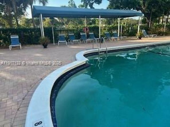 4001 Hillcrest Dr 416, Hollywood FL 33021