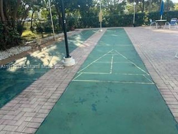 4001 Hillcrest Dr 416, Hollywood FL 33021