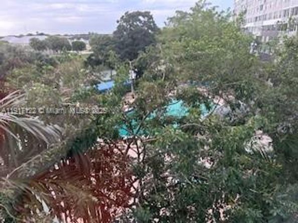 4001 Hillcrest Dr 416, Hollywood FL 33021