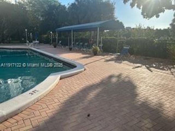 4001 Hillcrest Dr 416, Hollywood FL 33021