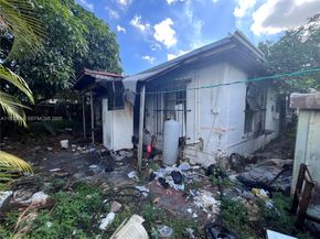 3271 NW 102nd St, Miami FL 33147