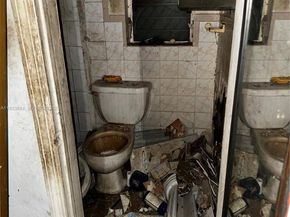 3271 NW 102nd St, Miami FL 33147