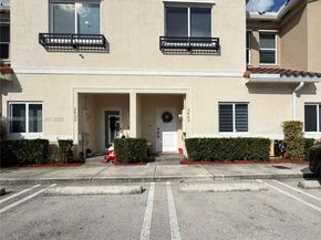 2805 NW 180th St, Miami Gardens FL 33056