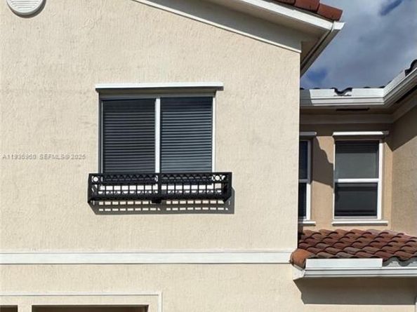 2805 NW 180th St, Miami Gardens FL 33056