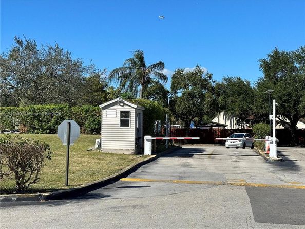 8750 N Sherman Cir 102, Miramar FL 33025
