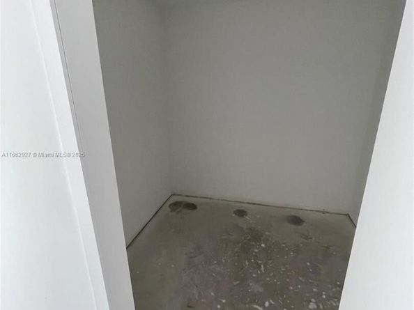 13800 Highland Dr 210, North Miami Beach FL 33181
