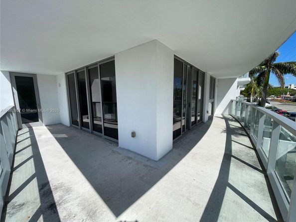 13800 Highland Dr 210, North Miami Beach FL 33181