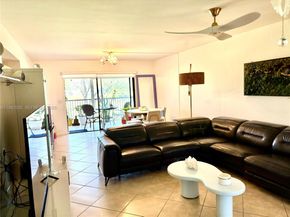 100 SW 130th Ter 211C, Pembroke Pines FL 33027