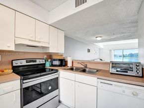 174 Riviera Cir 274, Weston FL 33326