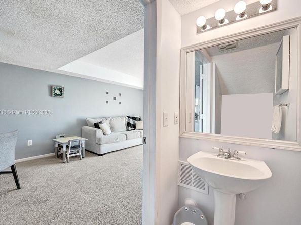 174 Riviera Cir 274, Weston FL 33326