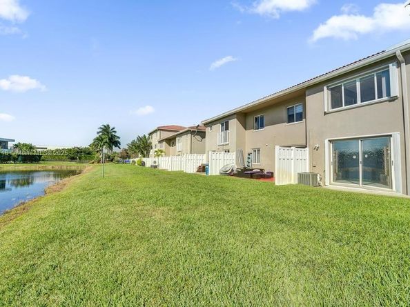 174 Riviera Cir 274, Weston FL 33326