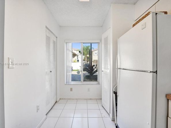 174 Riviera Cir 274, Weston FL 33326