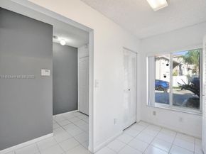 174 Riviera Cir 274, Weston FL 33326